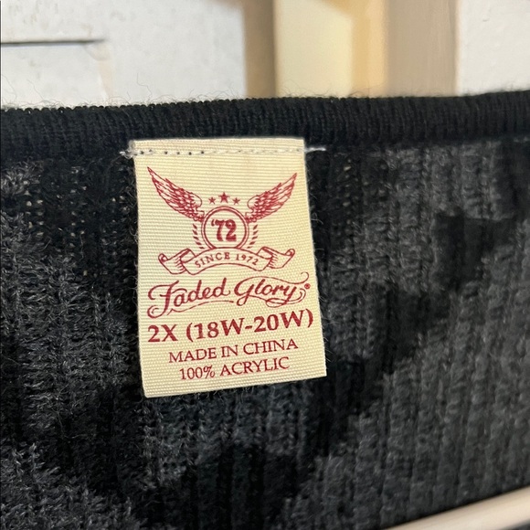 Faded Glory Women’s 2X Black Geometric Print Cardigan - Picture 3 of 6